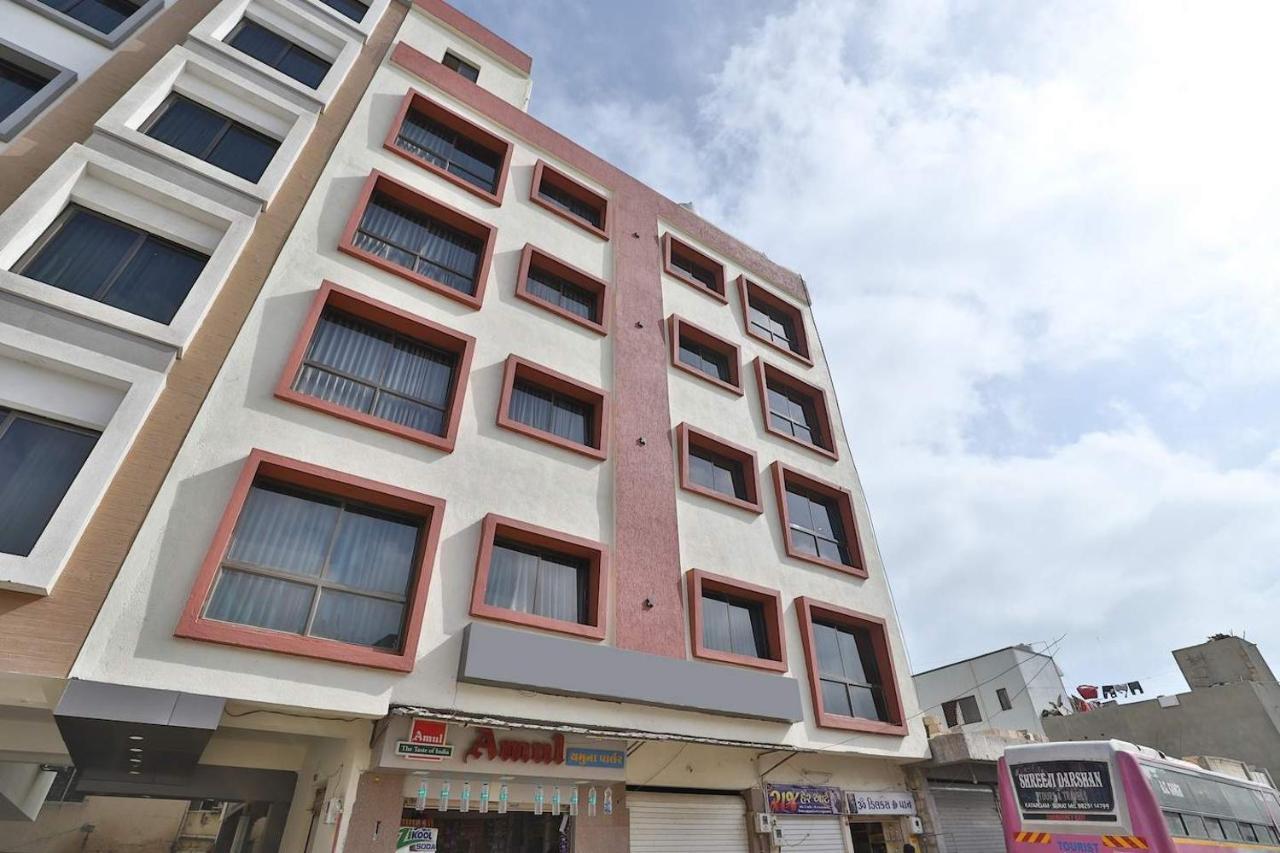 Hotel Kuber Dwārka Exterior foto